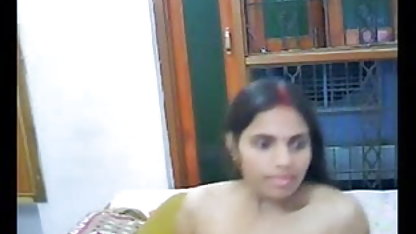 ரஷ்ய ஜோடி ஹாலோவீன் விலங்கு, கவர்ச்சி நீல படம் கொண்டாடுகிறது