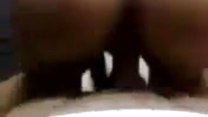 பாடிபில்டர் வளைவுகள், ஆடைகள் சிக்கலாகிறது ஆபாச மற்றும் சுயஇன்பம்