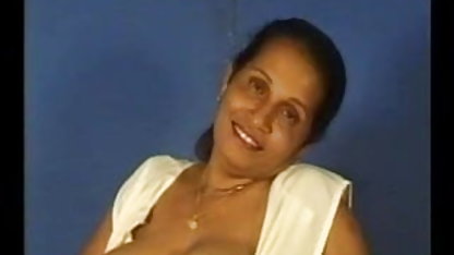 அவரது வாடிக்கையாளர்களில் ஒருவர் பல்வேறு போஸ்களில் ஒரு விபச்சாரியைப் பிடித்தார் இந்தி காதல் செக்ஸ் வீடியோ