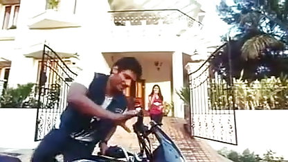 அதிர்ச்சியூட்டும் சாரா வாண்டெல்லா ஒரு பையனுடன் வீட்டில் சிக்கிக் கொள்கிறாள் வ லேனா பிளக்