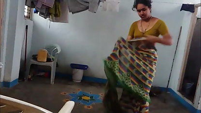 காப்ரி காவல்லி வீட்டில் மியா கலிபா செக்ஸ் படம் கூட ஆபாசத்தை நீக்குகிறார்