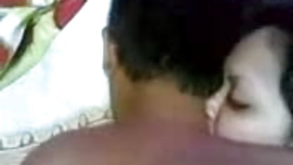 கட்டப்பட்ட பெண்ணுக்கு வனேசா ஹட்ஜன்ஸ் செக்ஸ் டேப் இரண்டு பையன்கள் சேவை செய்கிறார்கள்