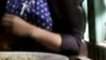மெல்லிய கிளாசிக் ஆபாச வீடியோக்கள் பொன்னிறத்துடன் பிராங்க் அறிமுகம்