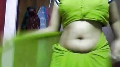 பொன்னிற அபே ப்ரூக்ஸ் ஒரு தொலைபேசி அழைப்பில் பருவம் அடைந்த படங்களில் பணிபுரிகிறார்