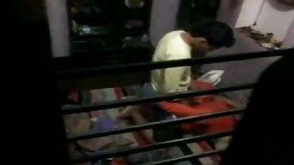 சிண்டி லார்ட்ஸ் காதலியின் செக்ஸ் வருடத்திய உடலுறவின் கீழ் சுயஇன்பம் செய்கிறார்