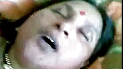 உடலில் ஒரு மோல் கொண்ட செக்ஸ் வீடியோ படம் அழகி டினா