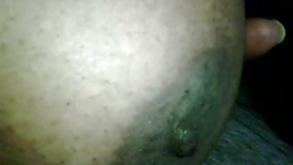 ஒரு அழகான கொம்பு பேப்ஸ் பரத்தையரிடமிருந்து மகிழ்ச்சி