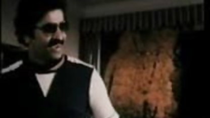 தபால்காரர் தைரியமாக ஆபாச மரணதண்டனை நிறைவேற்றப்பட்டார்