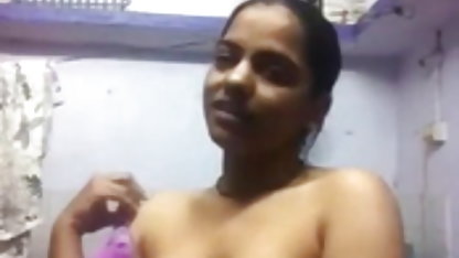 வலுவான இளம் அழகு ஆட்ரி பிடோனி சூடான வயது திரைப்படங்கள் ஒரு பயிற்சியாளரிடம் தந்திரங்களை பயிற்சி செய்கிறார்