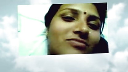 நீல நிற உடையில் இருக்கும் குழந்தை ஒரு டிக்கின் கீழ் ஒரு ஆபாச செக்ஸ் திரைப்படங்கள் புண்டையை கட்டமைத்தது