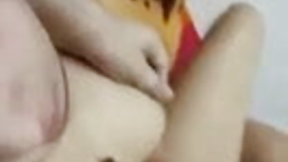 ஹனா ஸ்க்ராபலோவா பெரிய புதர் கவர்ச்சியான ஒரு வேசி போன்ற கீற்றுகள்