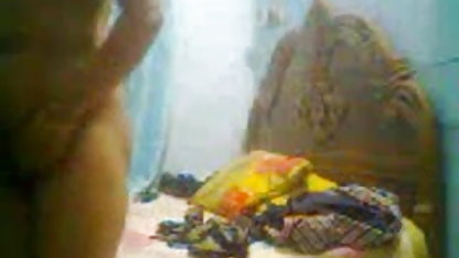 இளம்பெண் குழு செக்ஸ் படம் நேர்த்தியாக ஒரு பையனைப் பிடிக்கிறாள்