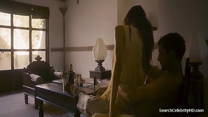 கருப்பு தோல் பாவாடையில் மின்க்ஸ் கவர்ச்சி படம் கன்னடம் ஆண் முலைகளை மயக்குகிறது