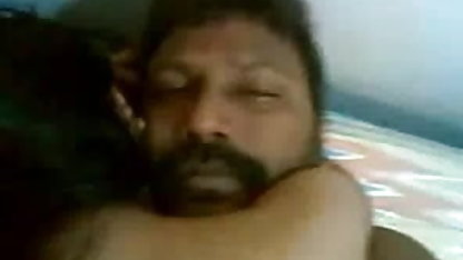 பொன்னிறம் ஒரு பாலியல் அடிமையாக வேலை ஆபாச உறைந்த செய்ய தயாராக உள்ளது