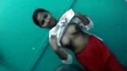 ஹேரி புண்டை மற்றும் அமெச்சூர் ஸ்ட்ரிப்டீஸ் வைப்ரேட்டருடன் இரண்டு லெஸ்பியன்