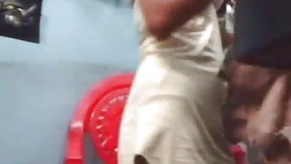 பொன்னிறத்தை இந்தி டப்பிங் செக்ஸ் விற்கிறது