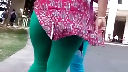 இளம் மொட்டையடித்த புண்டை தனது தமிழ் பெரிய ஆண்ட்டி செக்ஸ் காதலனுடன் படப்பிடிப்பு நடத்தி வருகிறது