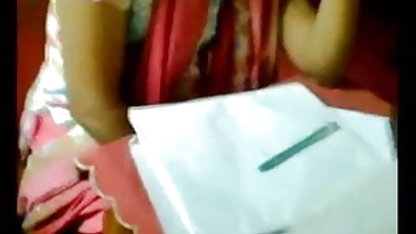 செயலாளர் அனுஷ்கா செக்ஸ் படம் பிரிட்னி அம்பர் கூட்டாட்சிக்காக பணியாற்றினார்
