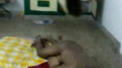 ஸ்லட் காதலியின் டில்டோவை முயற்சிக்கிறாள் இந்தி ஆபாச படம்