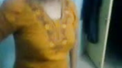 உணர்ச்சிவசப்பட்ட வெறுக்கத்தக்க என்னை ஆபாச புணர்ச்சியின் தெய்வம்