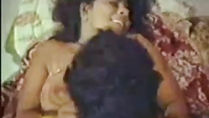 பையன் குளியலறையில் அப் ஆடுவது ஒரு சேரி தூங்க மகிழ்ச்சியாக!
