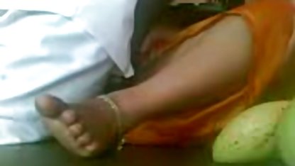 ஆசிய குடிசை ஒரே பெரிய பூப் திறந்த யோனி நேரத்தில் இரண்டு உறுப்பினர்களுக்கு மகிழ்ச்சி அளிக்கிறது