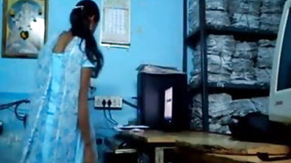 ஒரு பிச்சில் பெரிய விந்தை முழுங்குவது இரண்டு உறுப்பினர்கள்
