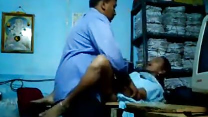 கர்வி சிண்டிக்கு மூன்று விடுமுறை விடுமுறை ஆபாச தியேட்டர்
