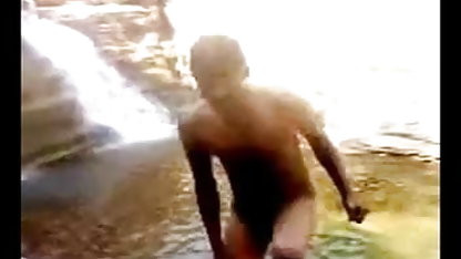 இளம் கெய்ஷா க்ரிஸ்ஸி லின் உளவாளி