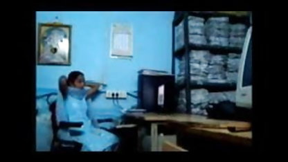 குறுகிய லீனா பிளக் நிர்வாணமாக கண்களால் கொடூரமாக குளியலறையில் தண்டிக்கப்படுகிறது