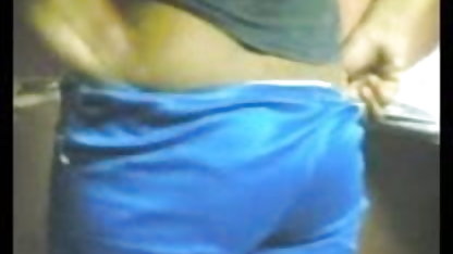 ஒதுங்கிய இடத்தில் மாணவர்களின் பெரிய மார்பகங்கள் ஃபிளாஷ் குழு